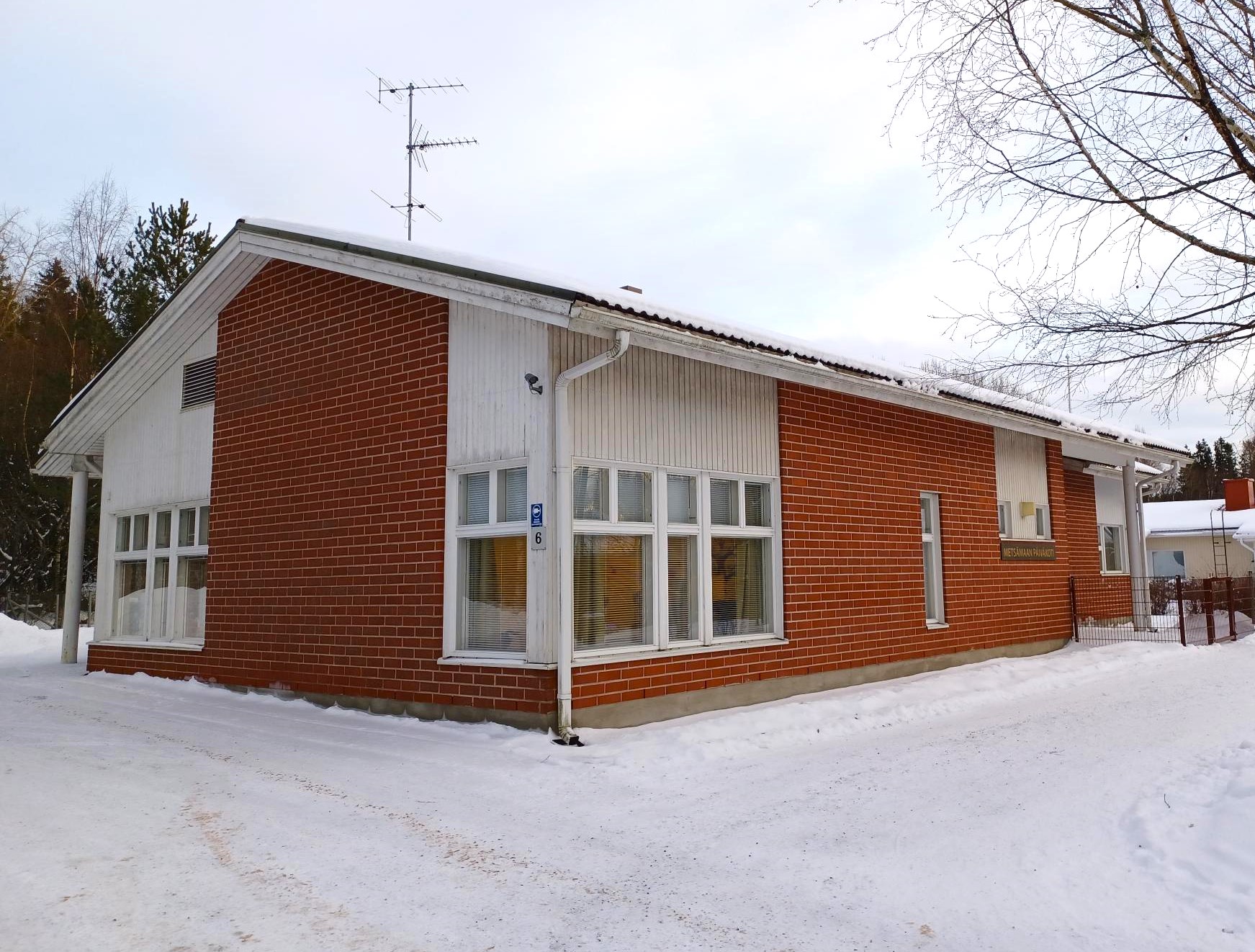 Punatiilinen rakennus, Metsämaan Nahuntupa.