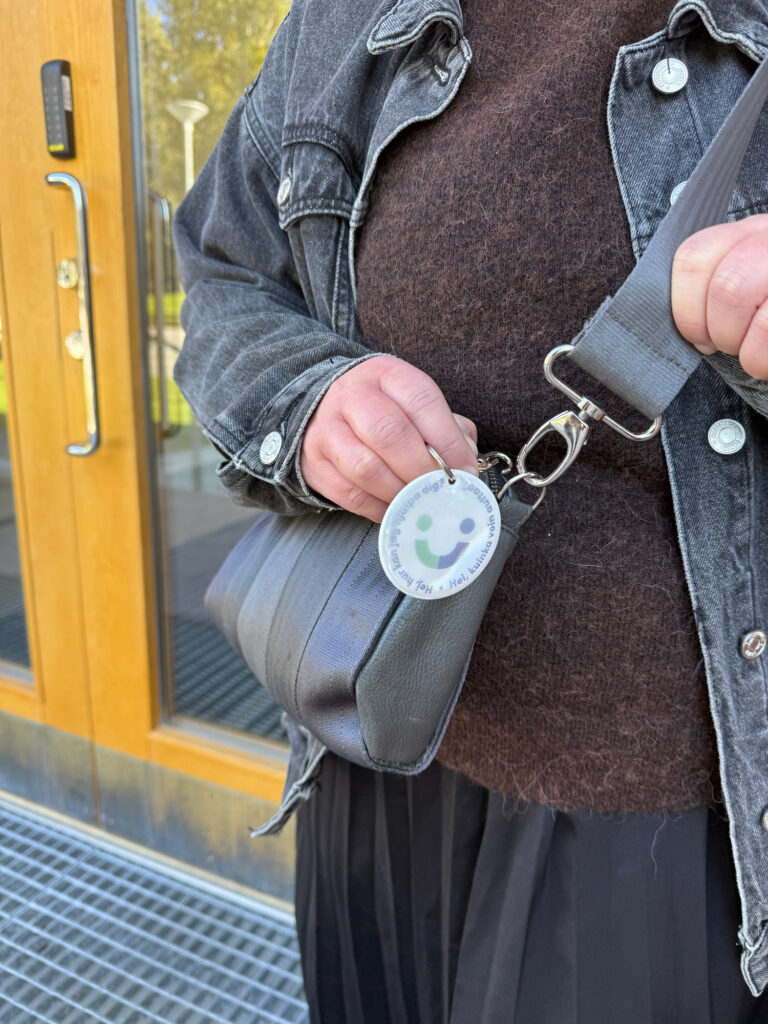 Heijastin sijoittuna olkalaukkuun