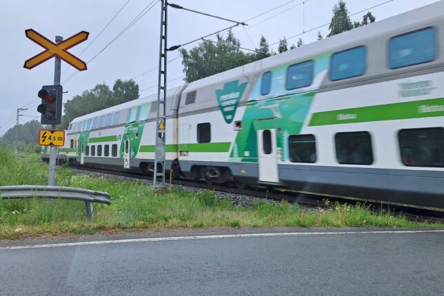 Juna tasoristeyksen kohdalla