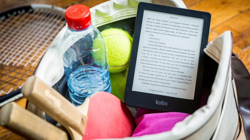 Kuvituskuva, jossa on liikuntavälineitä ja lukulaite.