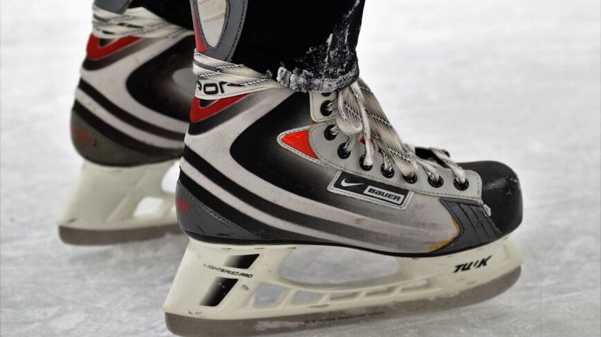 Kuvituskuva, jossa on jääkiekkoluistimet.