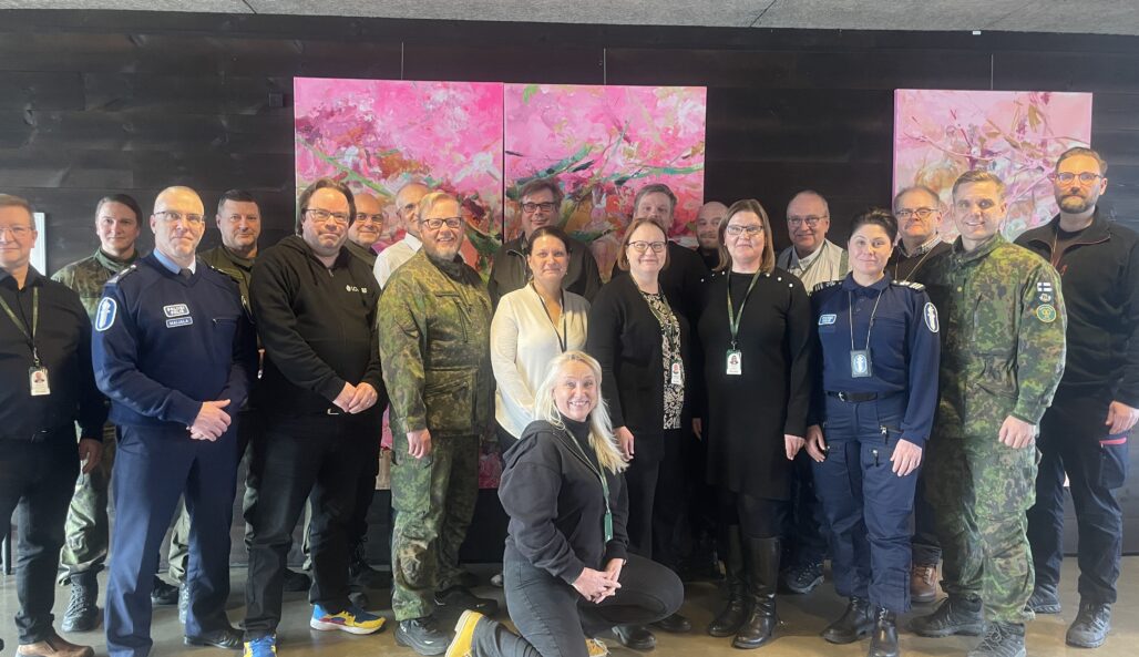 In a tabletop exercise on local defense, regional authorities practiced responding to various disruptive situations. The photo shows the authorities who participated in the exercise.