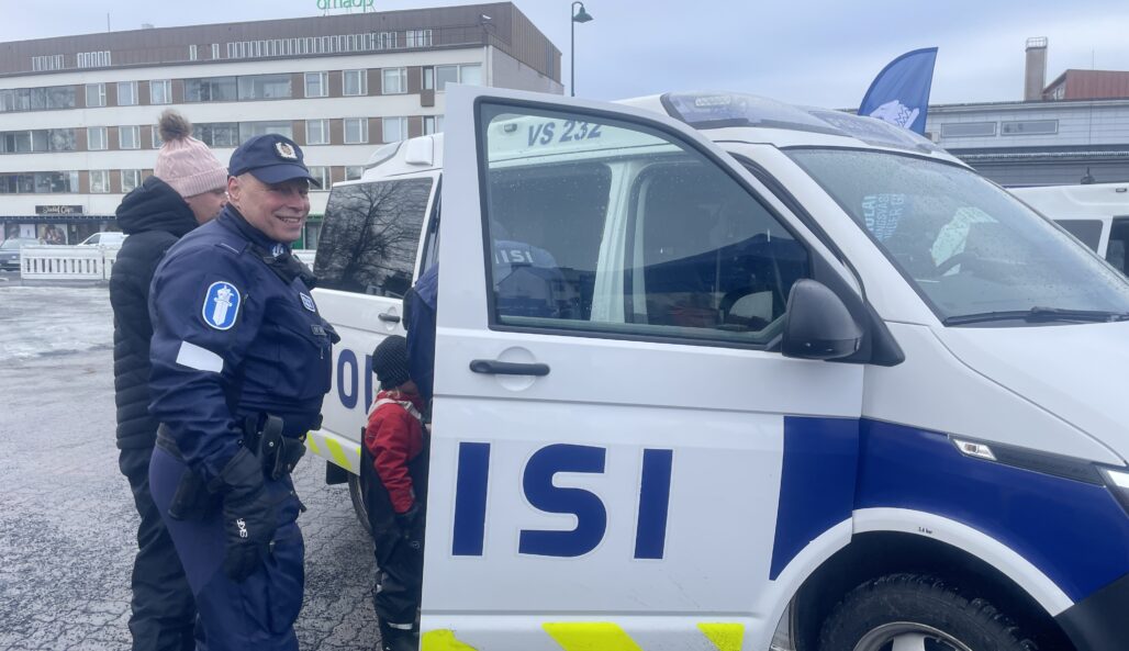 Southwest Finland Police presenting their official vehicle