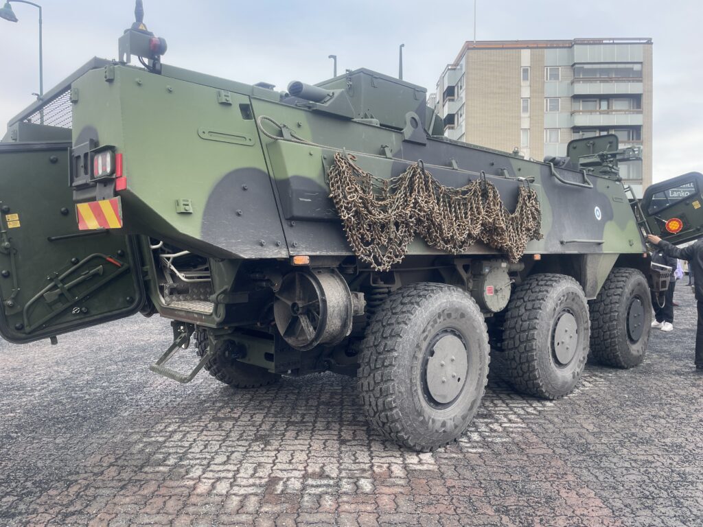 Puolustusvoimien kuljetuspanssariajoneuvo XA-300