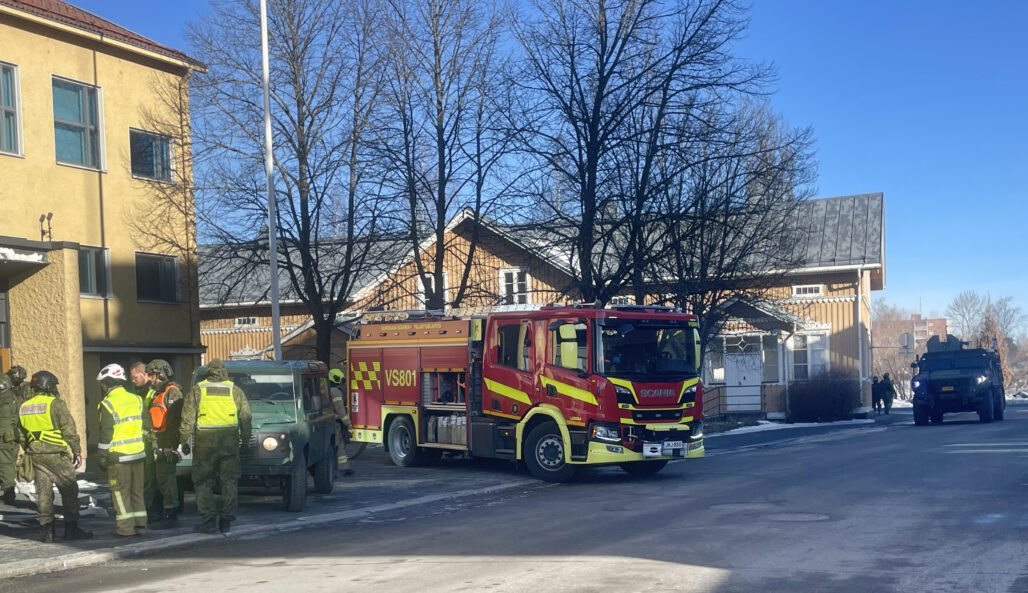 Training exercise in front of the old town hall in Loimaa as part of inter-agency cooperation